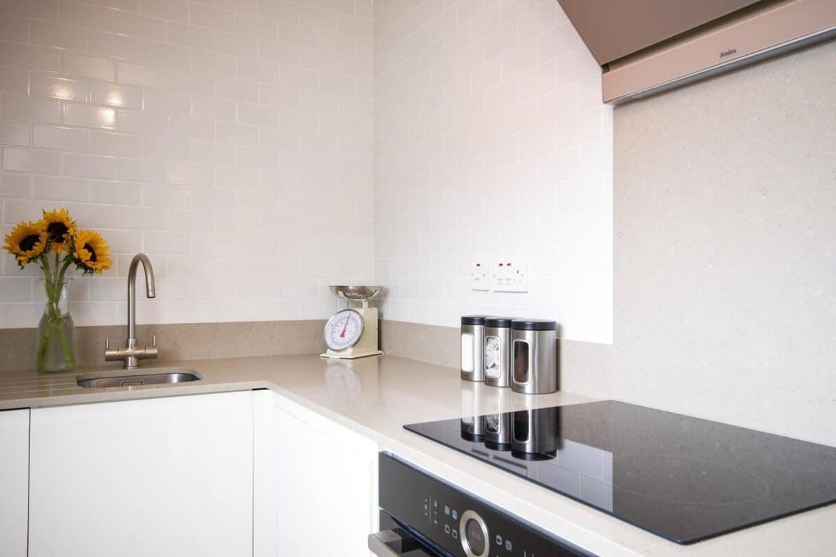 Modern Apartment In The Heart Of Oxford With Secure Underground Parking ภายนอก รูปภาพ