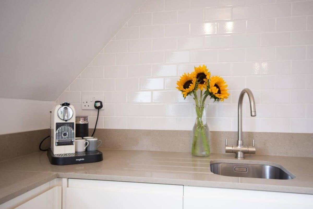 Modern Apartment In The Heart Of Oxford With Secure Underground Parking ภายนอก รูปภาพ
