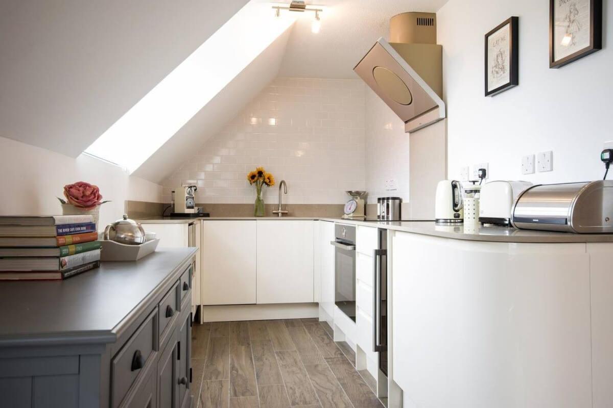 Modern Apartment In The Heart Of Oxford With Secure Underground Parking ภายนอก รูปภาพ